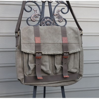 15 in. Casual Style Canvas Messenger Bag C39